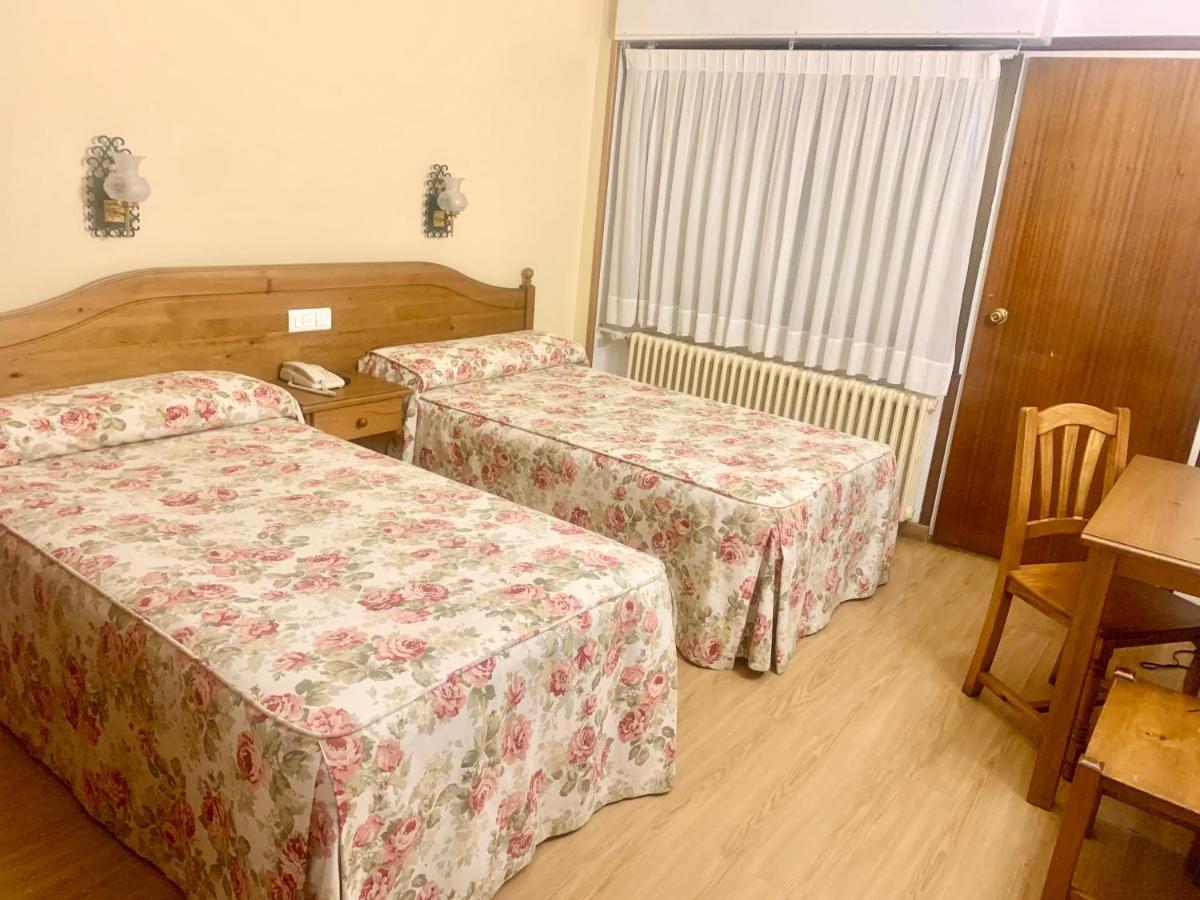Hotel Mi Casa Sabiñánigo Екстериор снимка