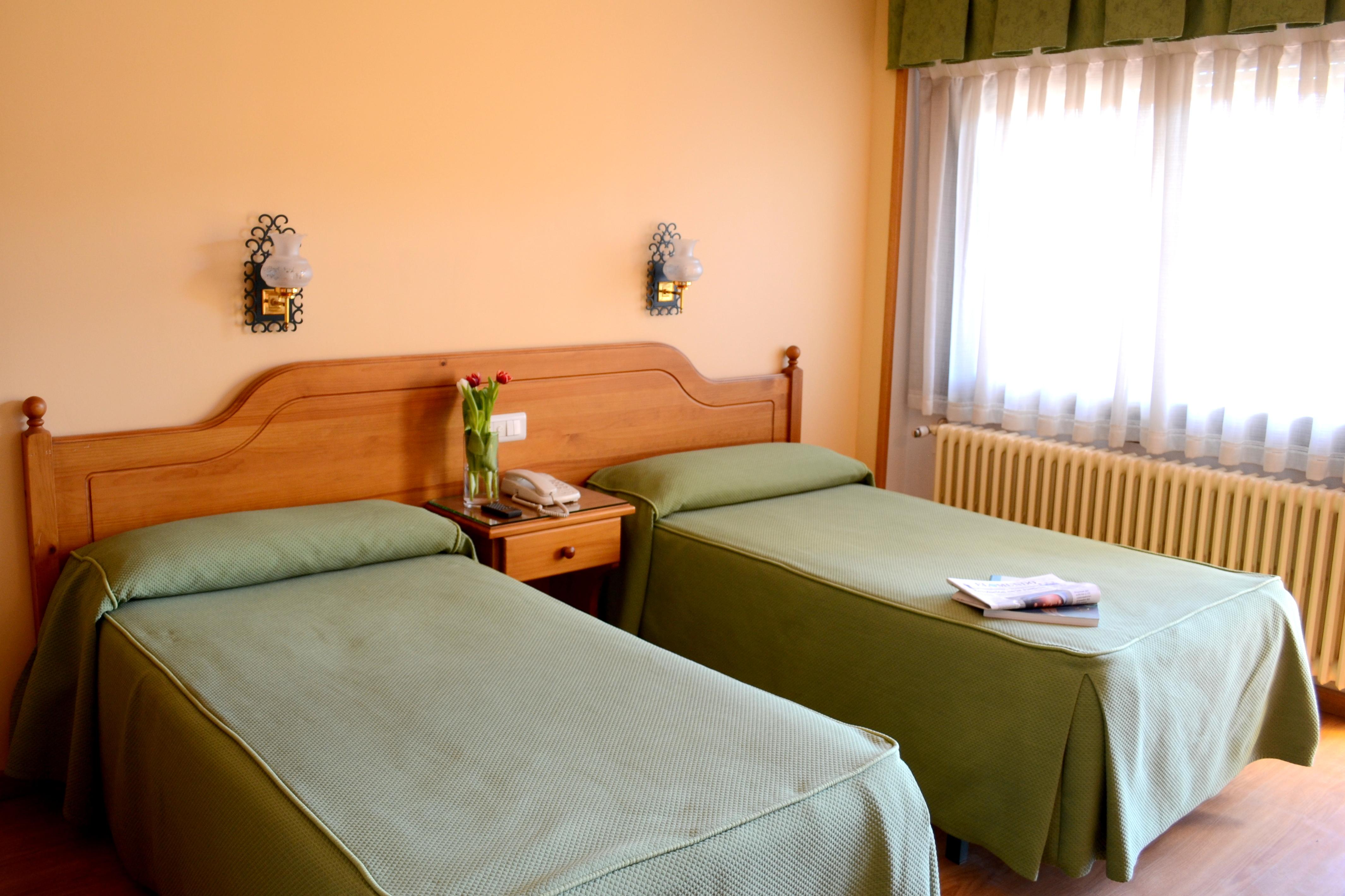 Hotel Mi Casa Sabiñánigo Екстериор снимка