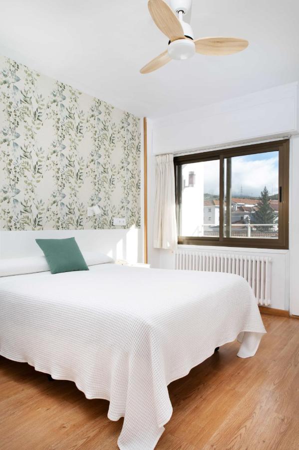 Hotel Mi Casa Sabiñánigo Екстериор снимка