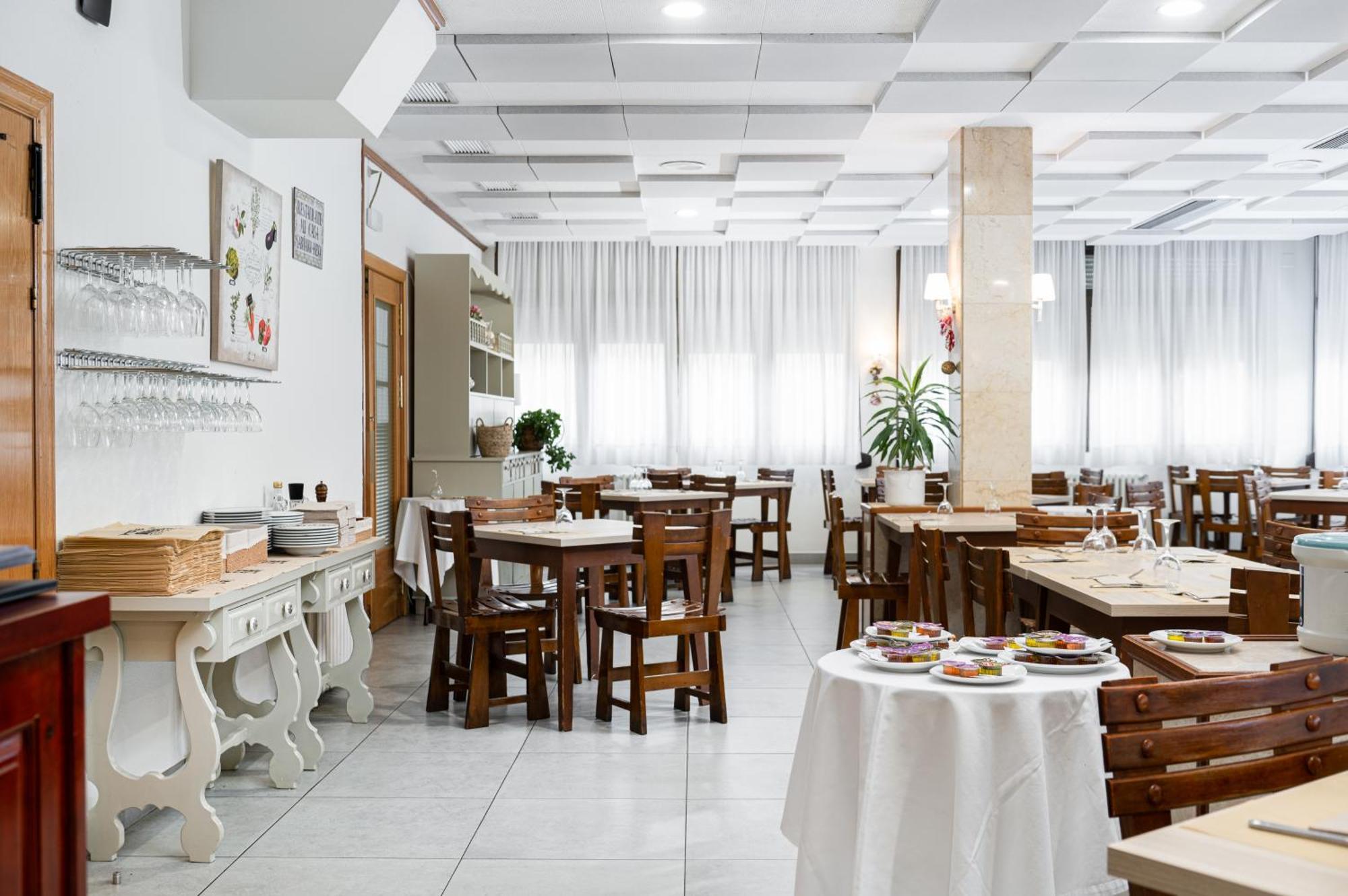 Hotel Mi Casa Sabiñánigo Екстериор снимка